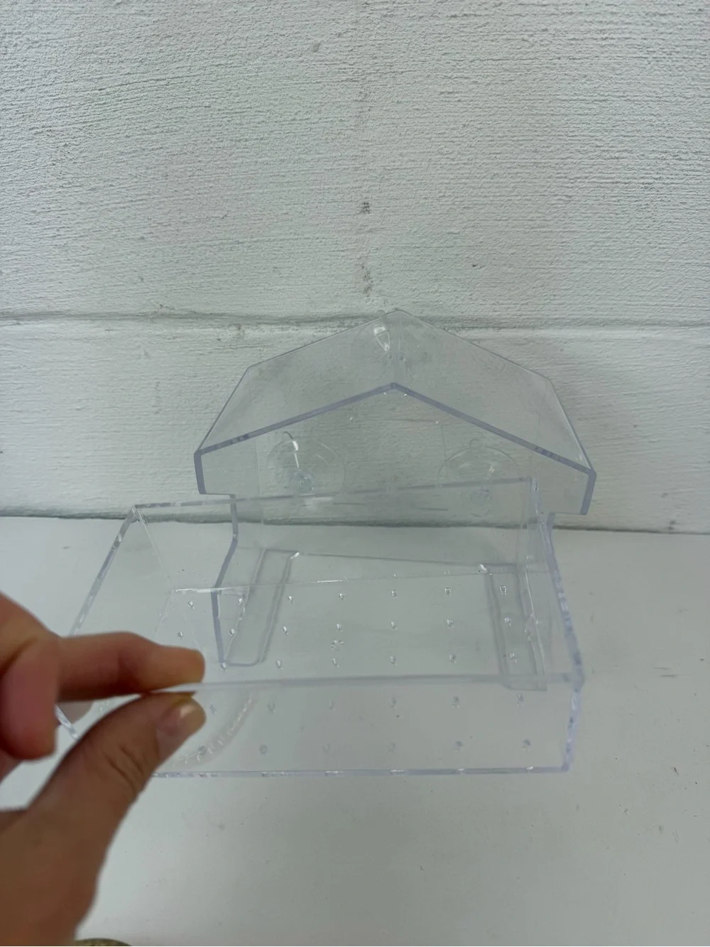 Clear acrylic window suction bird feeder